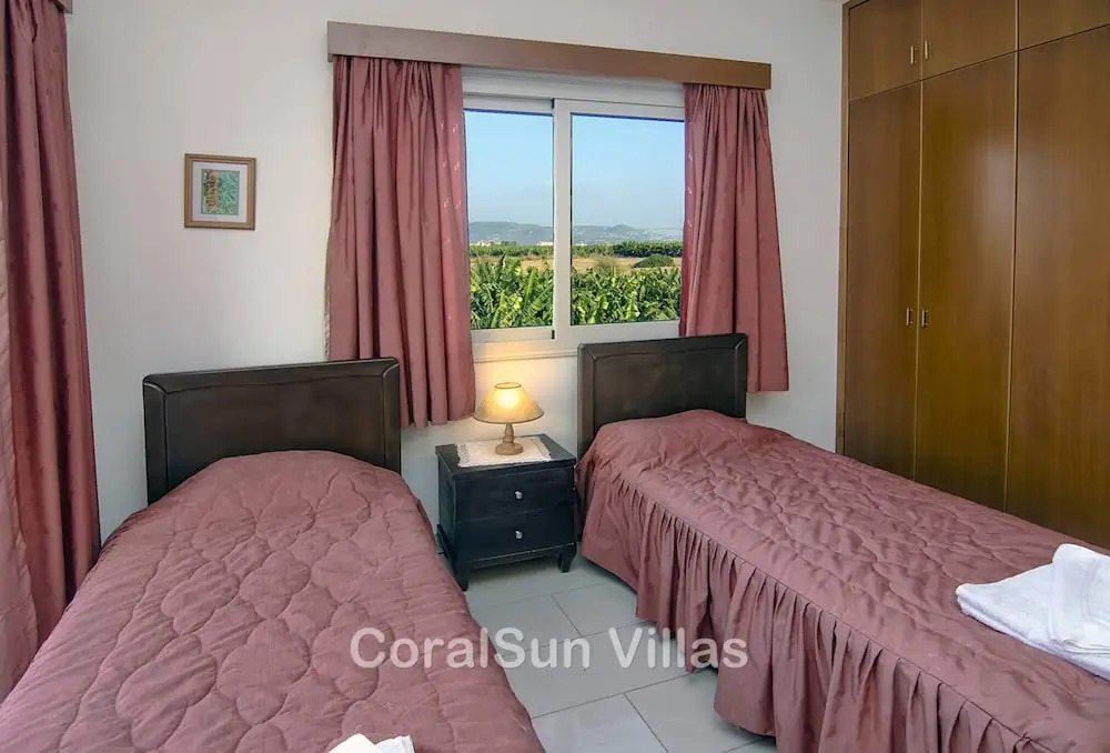 Amazing Pool, Complete Privacy, Amenities and Beach Nearby