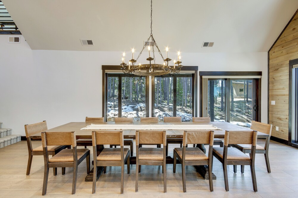 2 Mi to Big Sky Resort: Luxe Mtn-view Retreat!