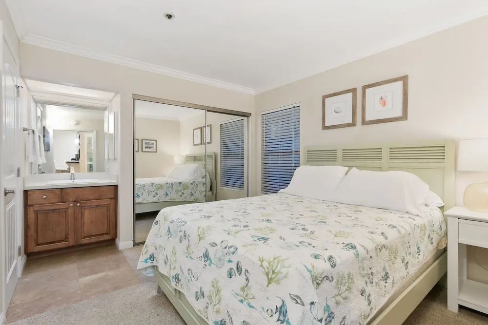All-suite Pierside W/ Ocean-view Balconies 2 Bedroom Condo