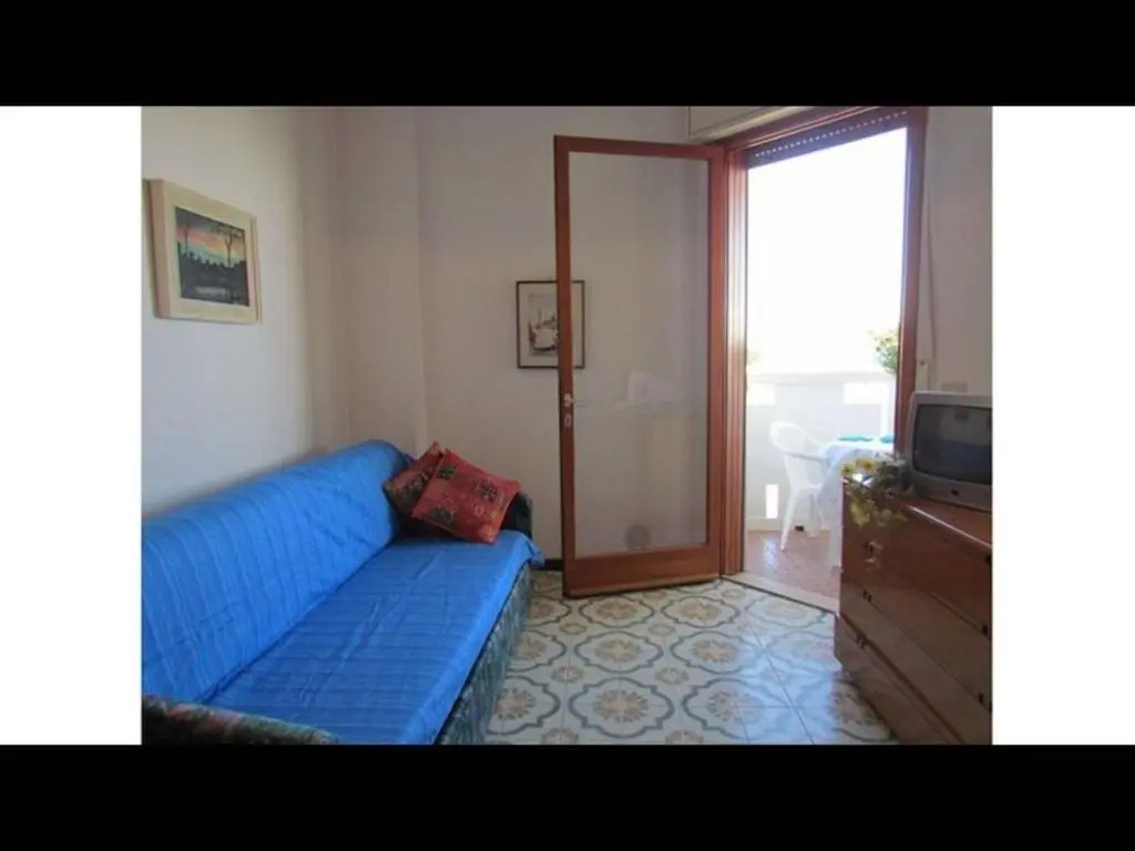 Beachfront Condo Lido dei Pini - Airco - Private Parking - Beach Place