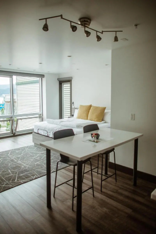 Silverbow Inn & Suites