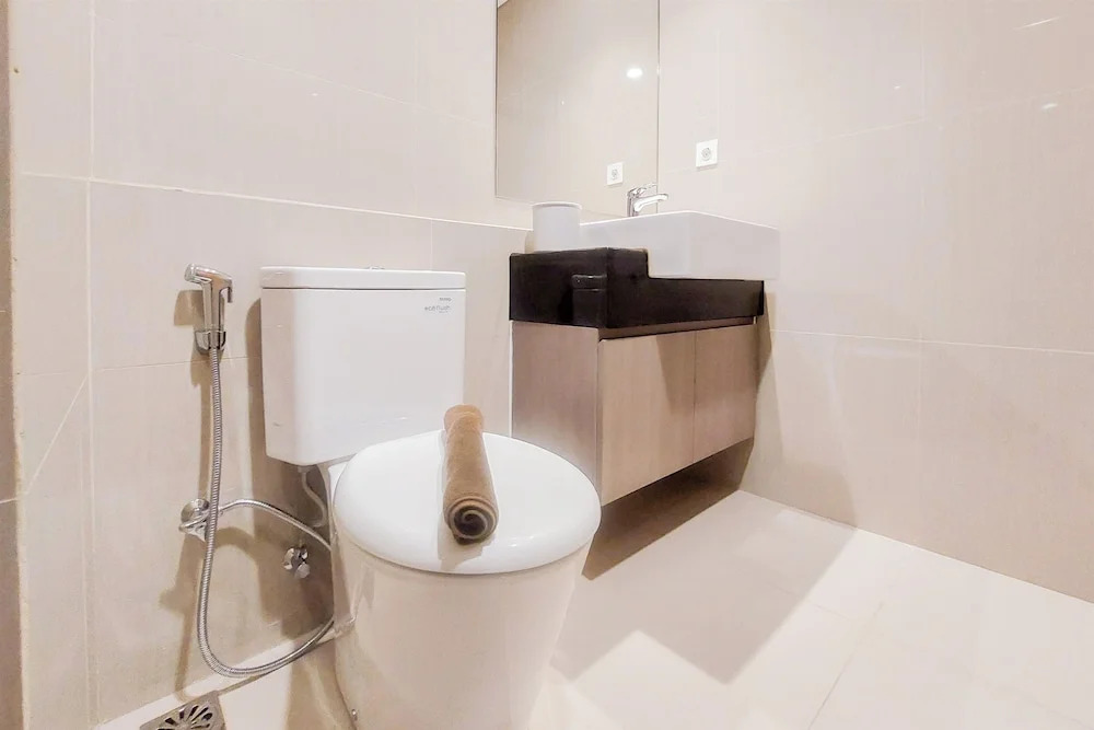 Comfort Living 1Br Without Living Room At Bintaro Embarcadero Apartment