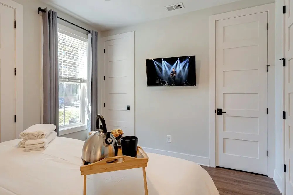 Merry Melrose -mins to Broadway- Sleeps 6