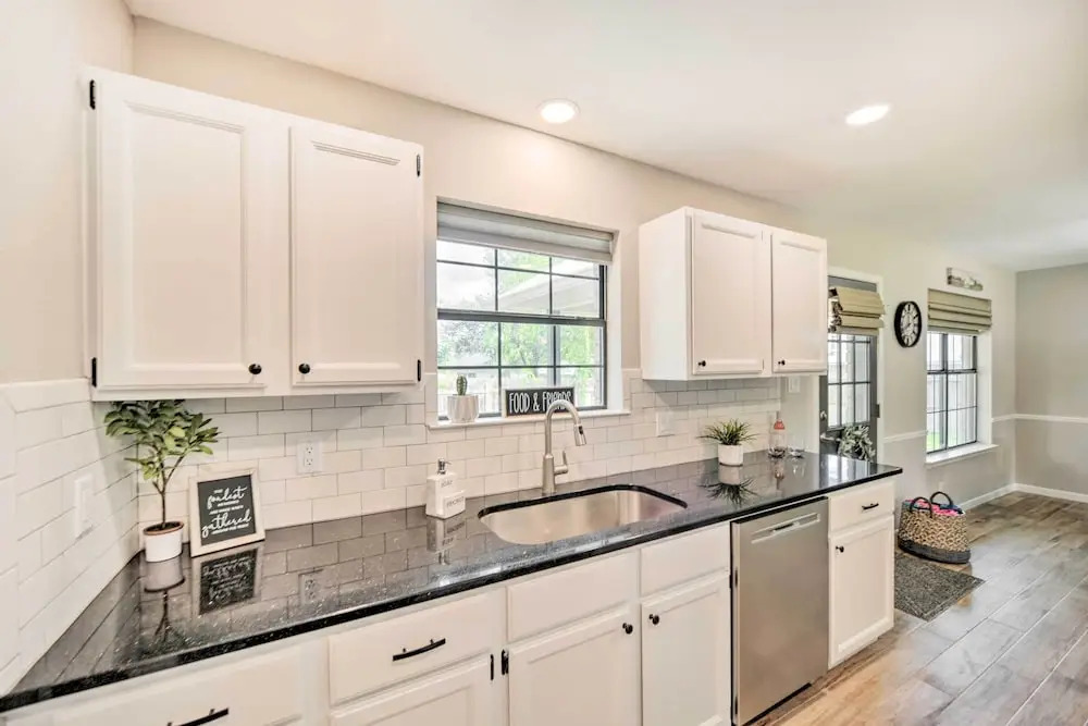 Fredericksburg Home w/ Hot Tub - 1 Mi to Dtwn