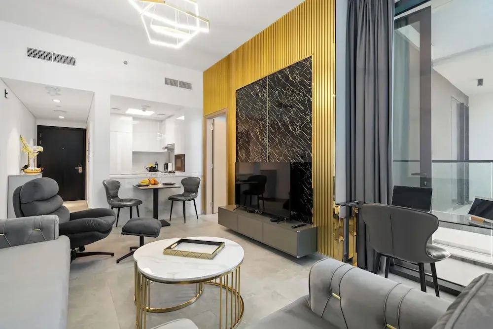 Waves - Cityscape Balcony Views and Cozy Comfort in Dubai