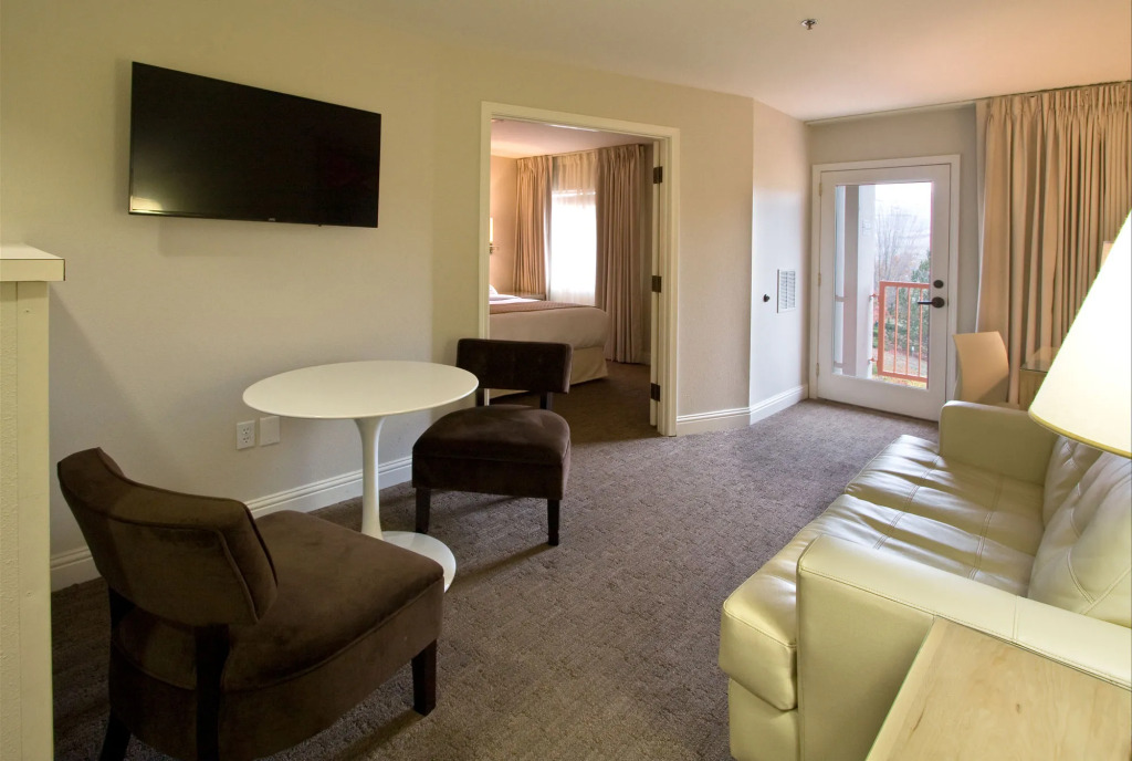 Ashland Hills Hotel & Suites