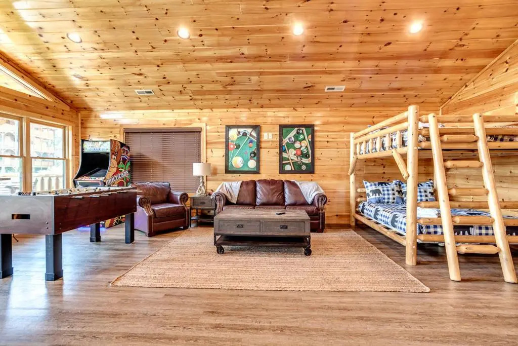 4 Bedroom Cabin for 14
