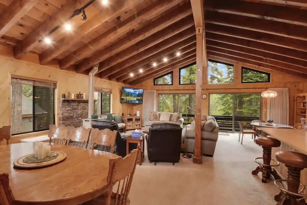 Lake Tahoe Treasure! Minutes From Beach & Skiing