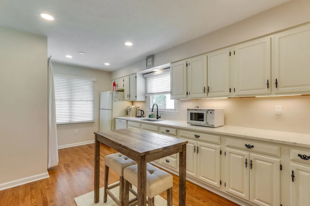Pet-friendly Berryville Home: Walk to Main Street!