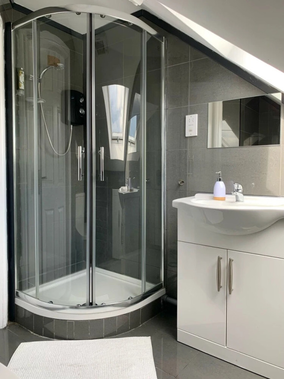 3 bedroom apartment near Birmingham airport