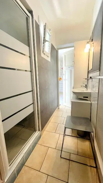 Appartement à quelques pas de la plage avec jardin