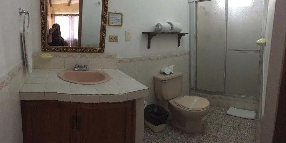 Econo Guest House