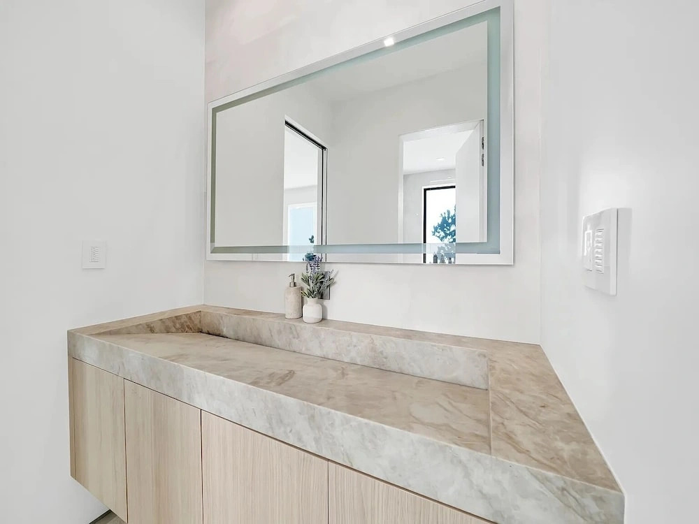 Luxury Pool Home - Downtown Brickell