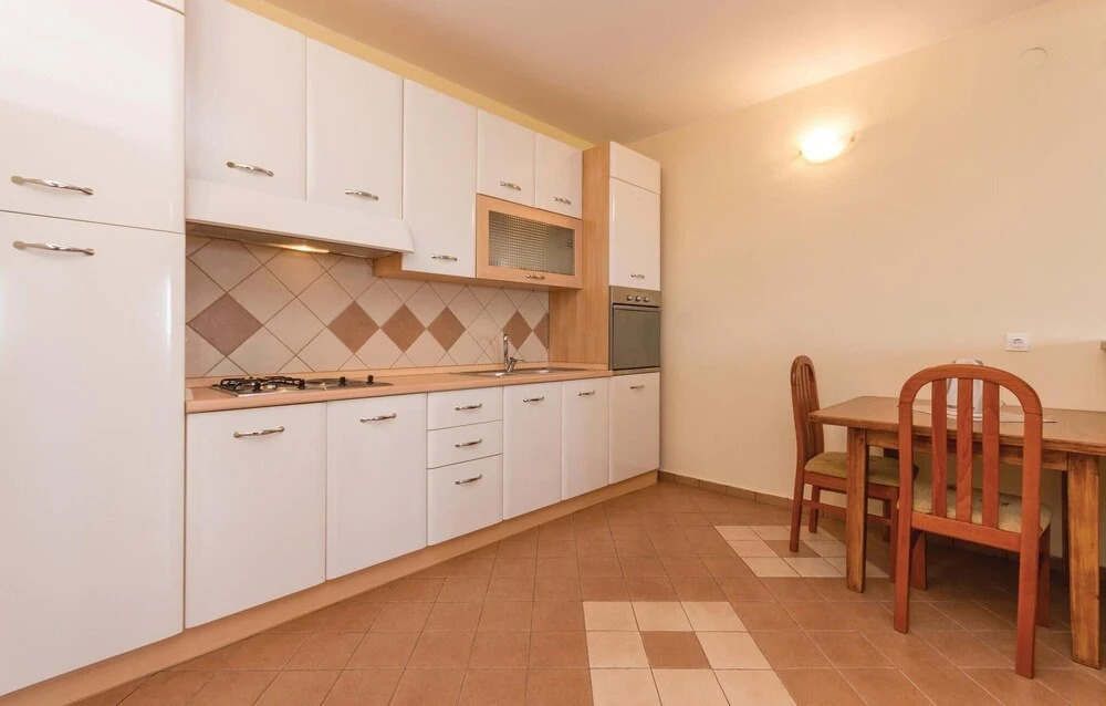 Amazing Home in Lisicic With 4 Bedrooms, Wifi and Outdoor Swimming Pool