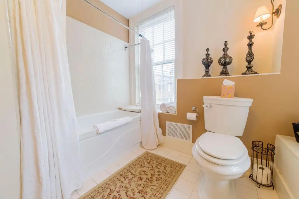 Bourbon Manor Bed & Breakfast Inn