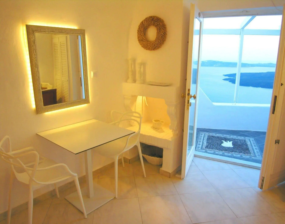 Aeolos Art & Eco Suites Adults Only