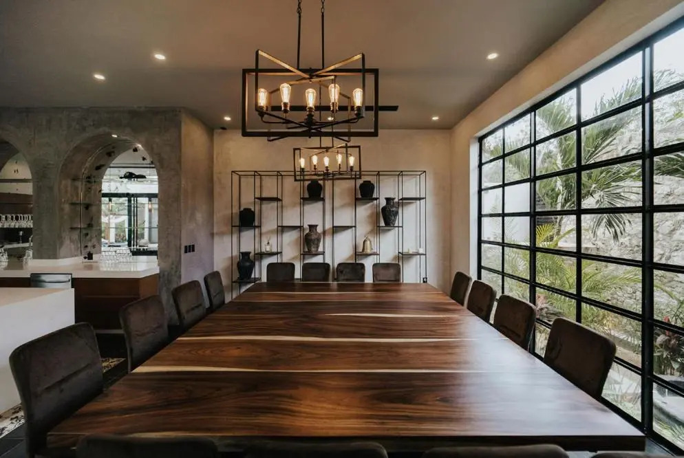 Kings Mansion for 26 guests