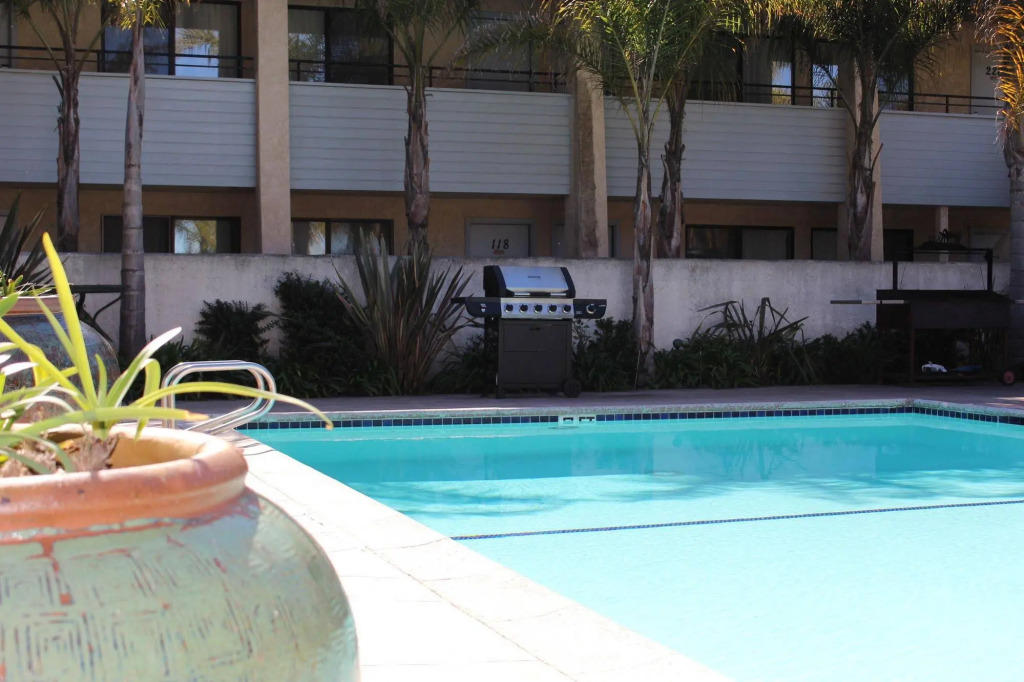 OCairns Inn and Suites