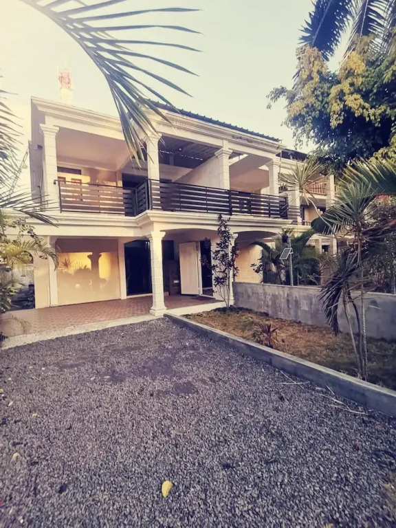 3-bedroom Duplex Seaview Beach Access Flic en Flac