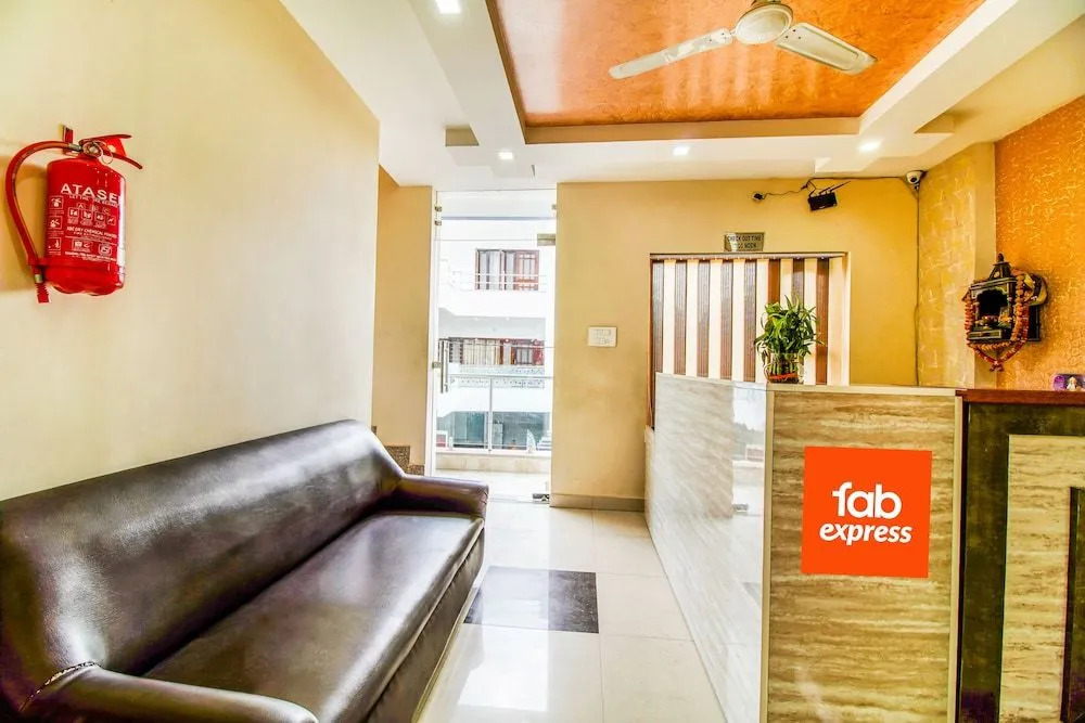 FabExpress Chandra Palace