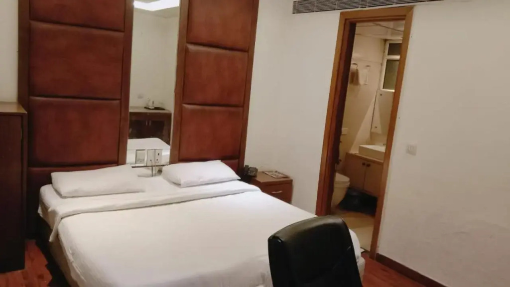 Hotel Gagan Inn - Backside Punjab National Bank - West Patel Nagar, Metro Pillar No 222