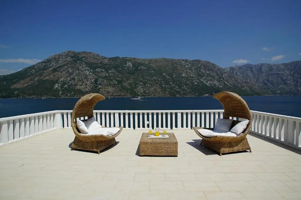 PENTHOUSE STOLIV Villa located 5 meters from the sea SPA-Pool Exclusive Terrace,Private Jetty Sunbeds, Pebble Beach, Secluded location Total area 375m2 at your disposal