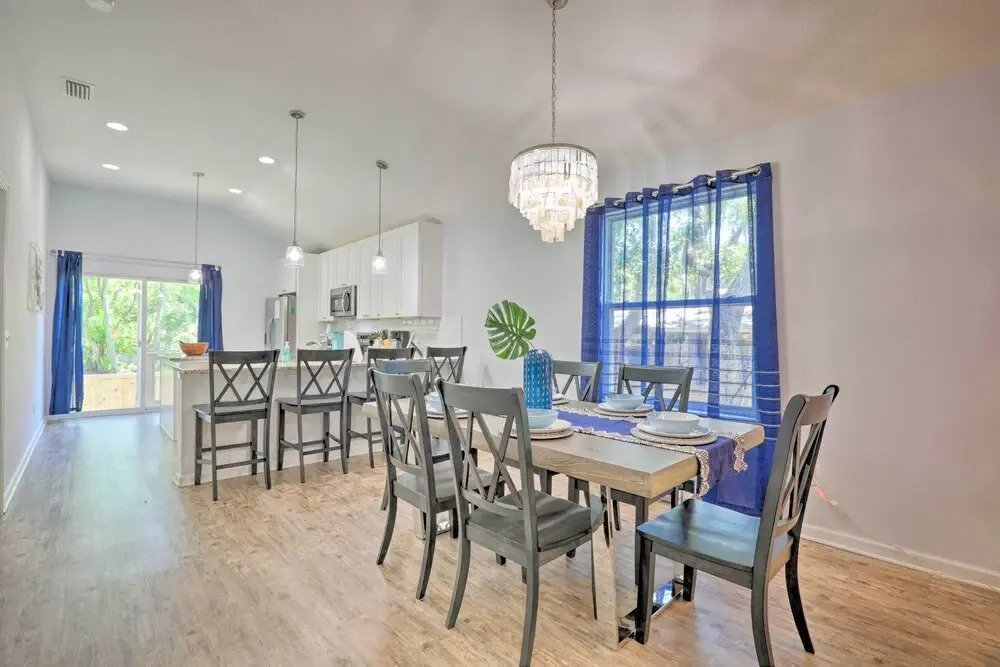 St Augustine Beach Cottage: Walk to Water!
