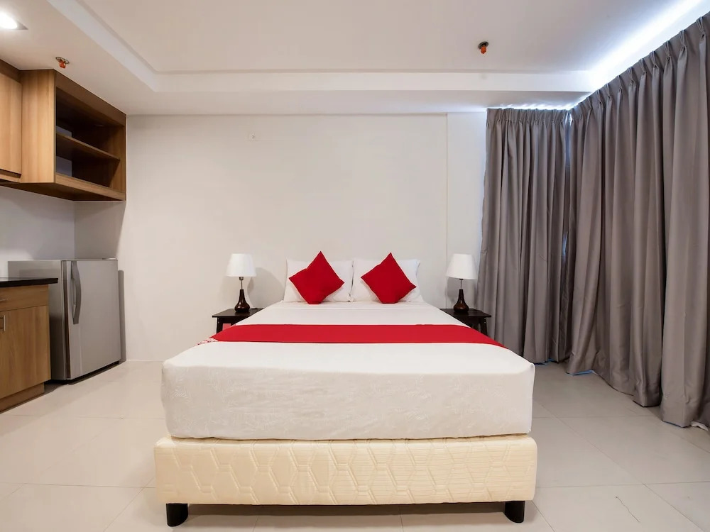 OYO 533 Amina Plaza