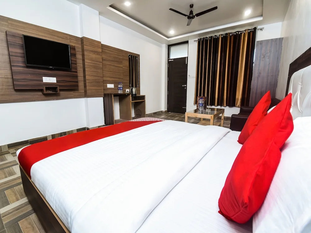 OYO 15806 Hotel Naddi Hills