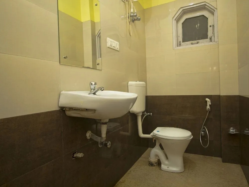 OYO 13521 Sudhriti Hotel