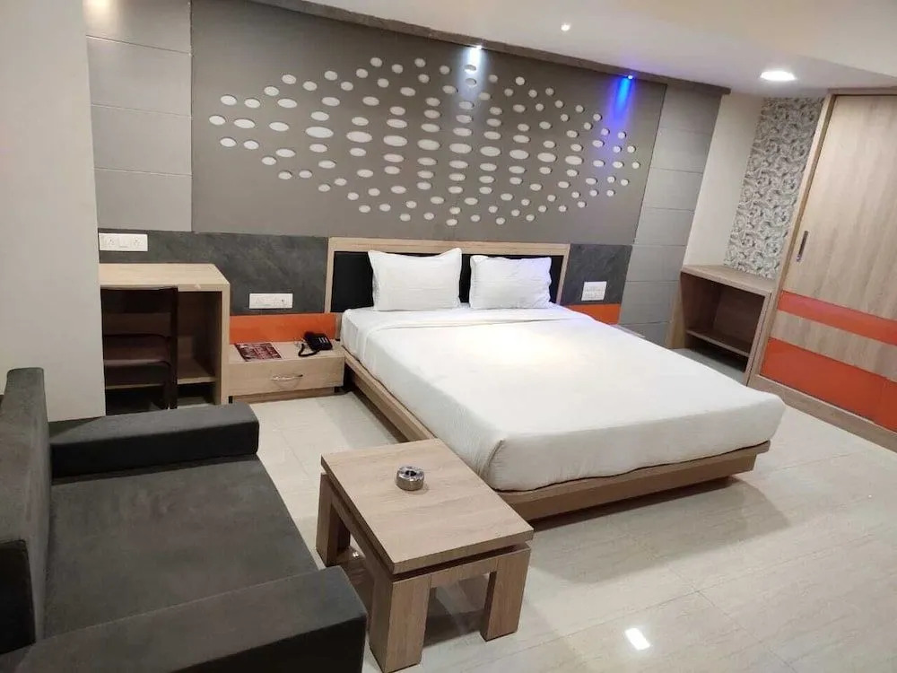 The Grand Takshak Hotel