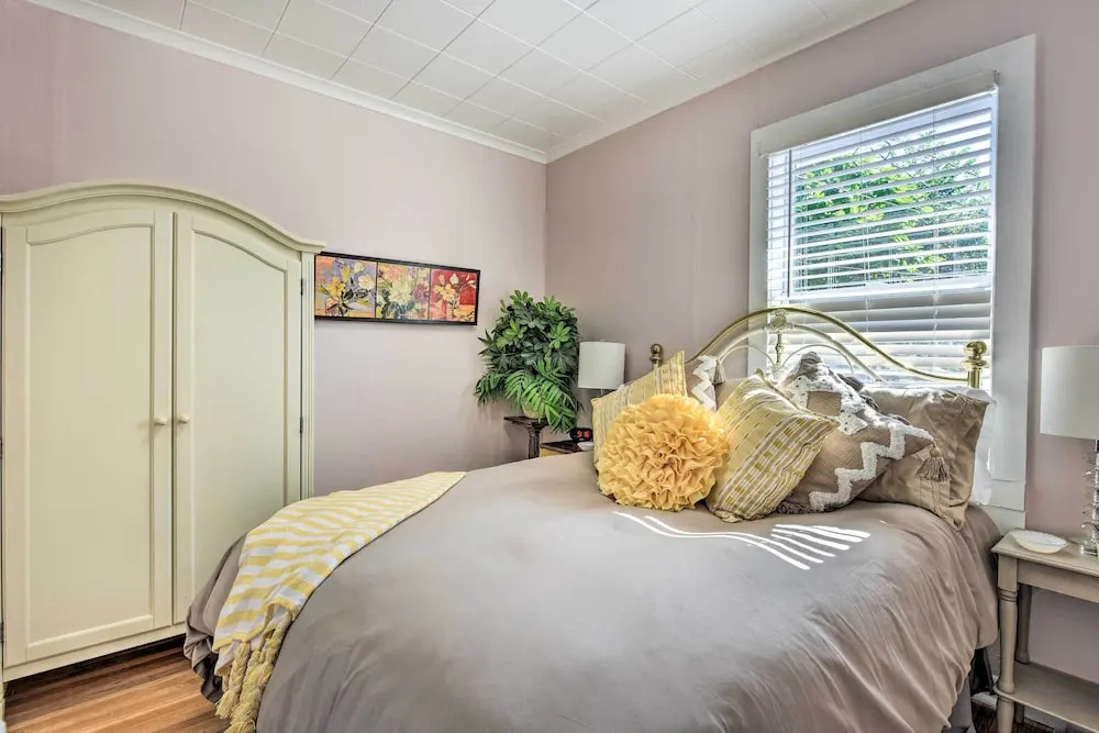Bright Minneapolis Home: 2 Mi to Minnehaha Falls!