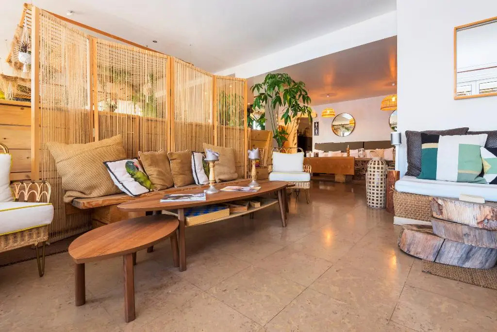 Hotel de La Plage - Mahogany