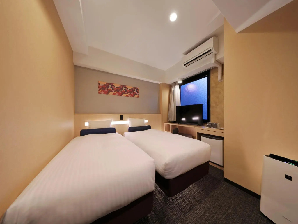 Shinsaibashi-Higashi Crystal Hotel