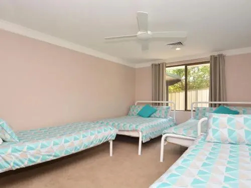 The House on the Lake @ Fishing Point, Lake Macquarie - honestly put the line in and catch fish