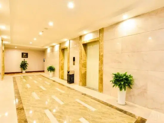 Hexinshi Hotel (Chongqing West Railway Station)