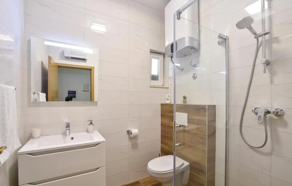 Stunning Home in Dugopolje With Wifi and 4 Bedrooms