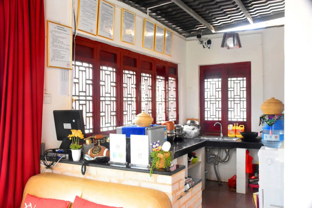 Shi Lin family folk inn