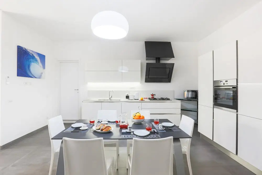 Modern spacious apartment with terrace, balconies, solarium & gym