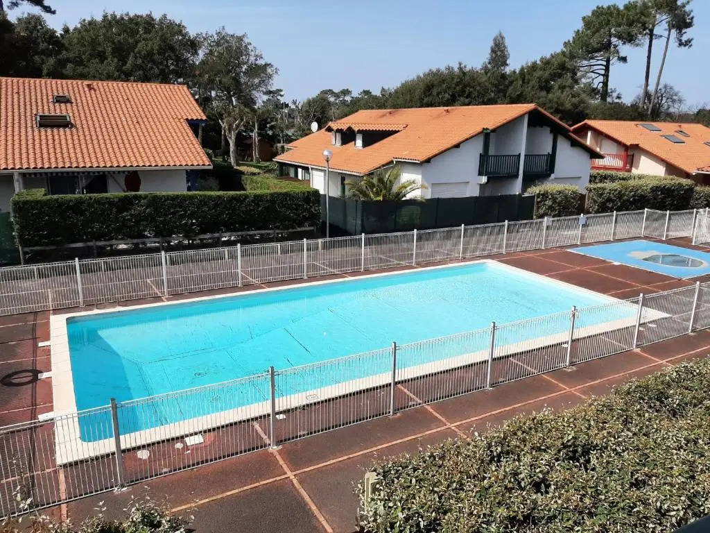 Villa Patio pour 6 avec Piscine et Parking Privé, à 2000m des Plages de Capbreton - FR-1-239-748