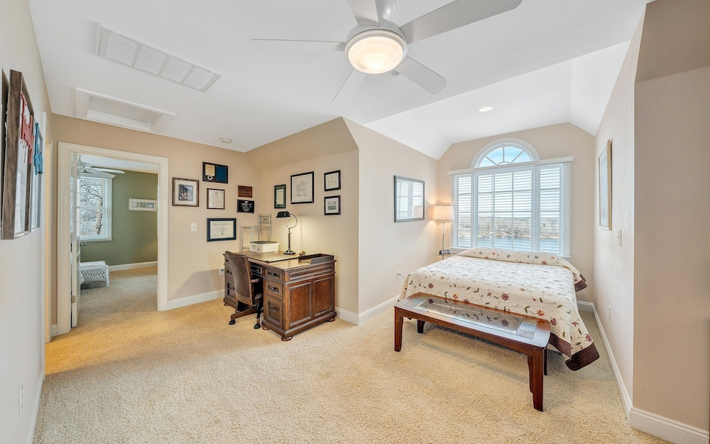 Lake Lookout - Private Home With Lake Views & Game Room