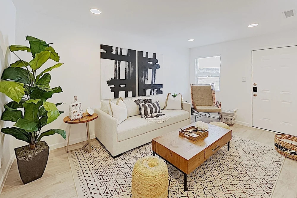Luxe Clarksville Hideaway W/ Walkable Locale 1 Bedroom Condo