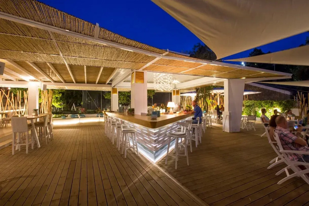 Akrotiri Beach Resort & Spa