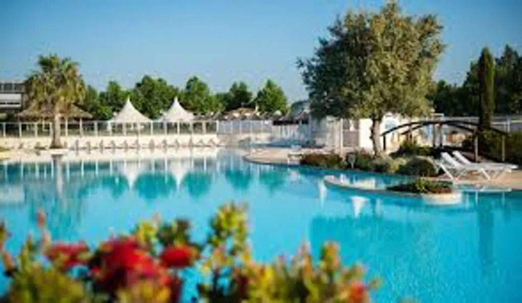 Bungalow de 3 chambres a Vias a 800 m de la plage avec piscine partagee spa et terrasse amenagee