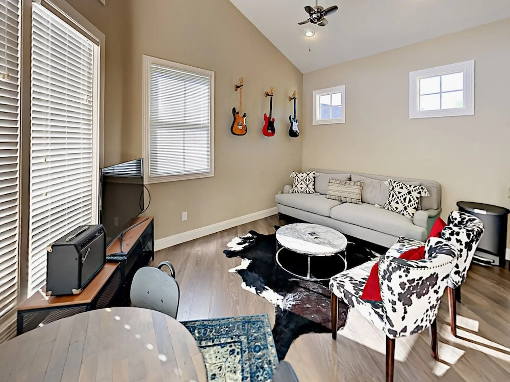 805 The High Road Home 4 Bedrooms 3.5 Bathrooms Home