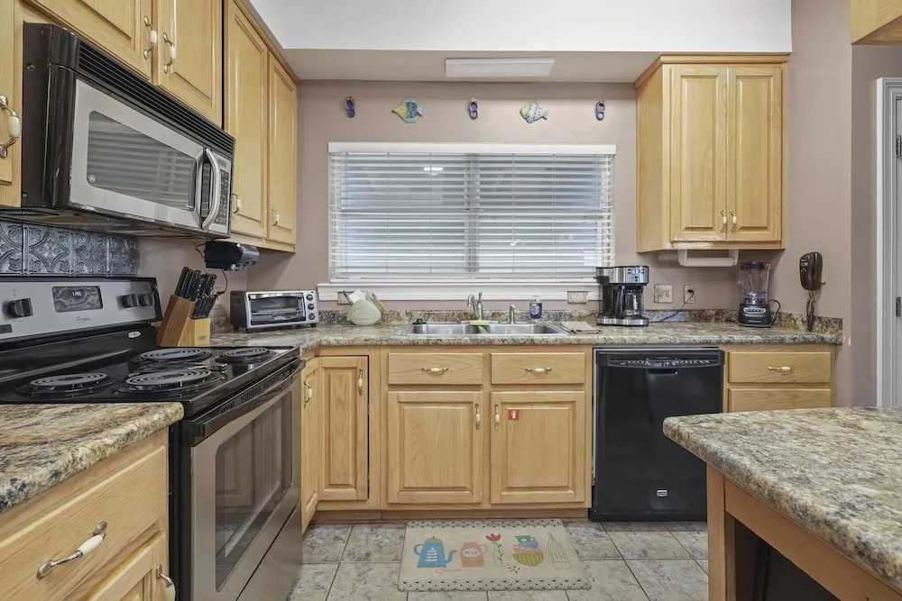 The Pelican 4 Bedroom Home by RedAwning