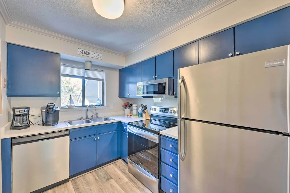 2 Pools + Hot Tub: Hilton Head Island Condo!