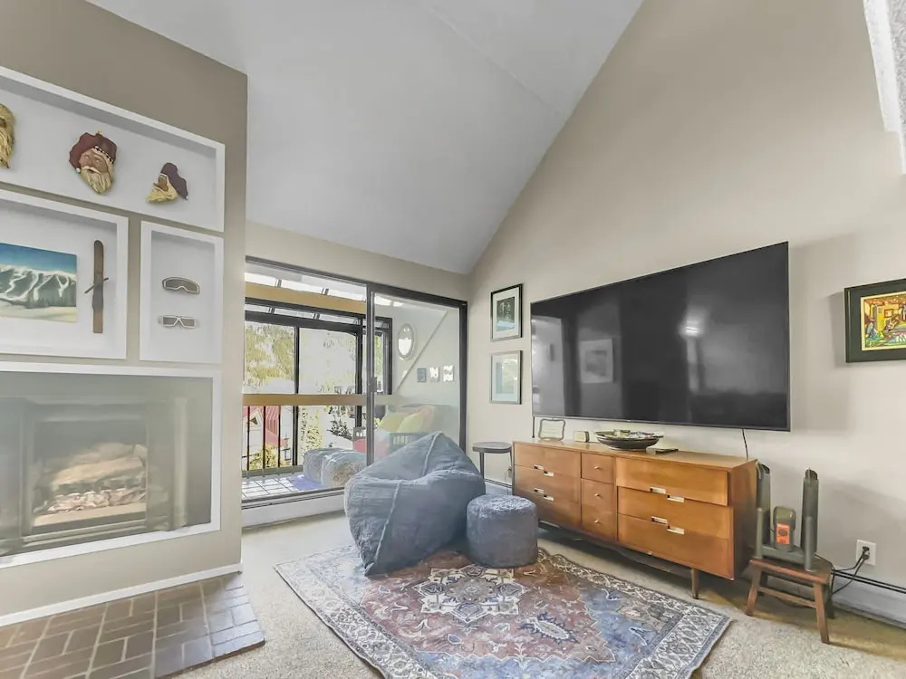 Wh405 Wheeler House 3 Bedroom Condo by RedAwning