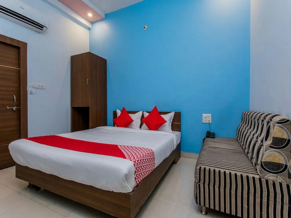 OYO 15569 Hotel Manorama Palace
