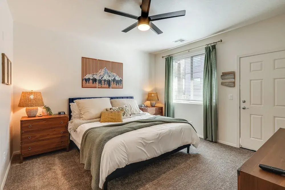 1 Mi to Dtwn Flagstaff: Condo w/ 2 Balconies!